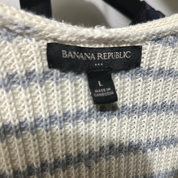 Banana Republic Ivory and Blue Knit Top - Picture 3 of 5